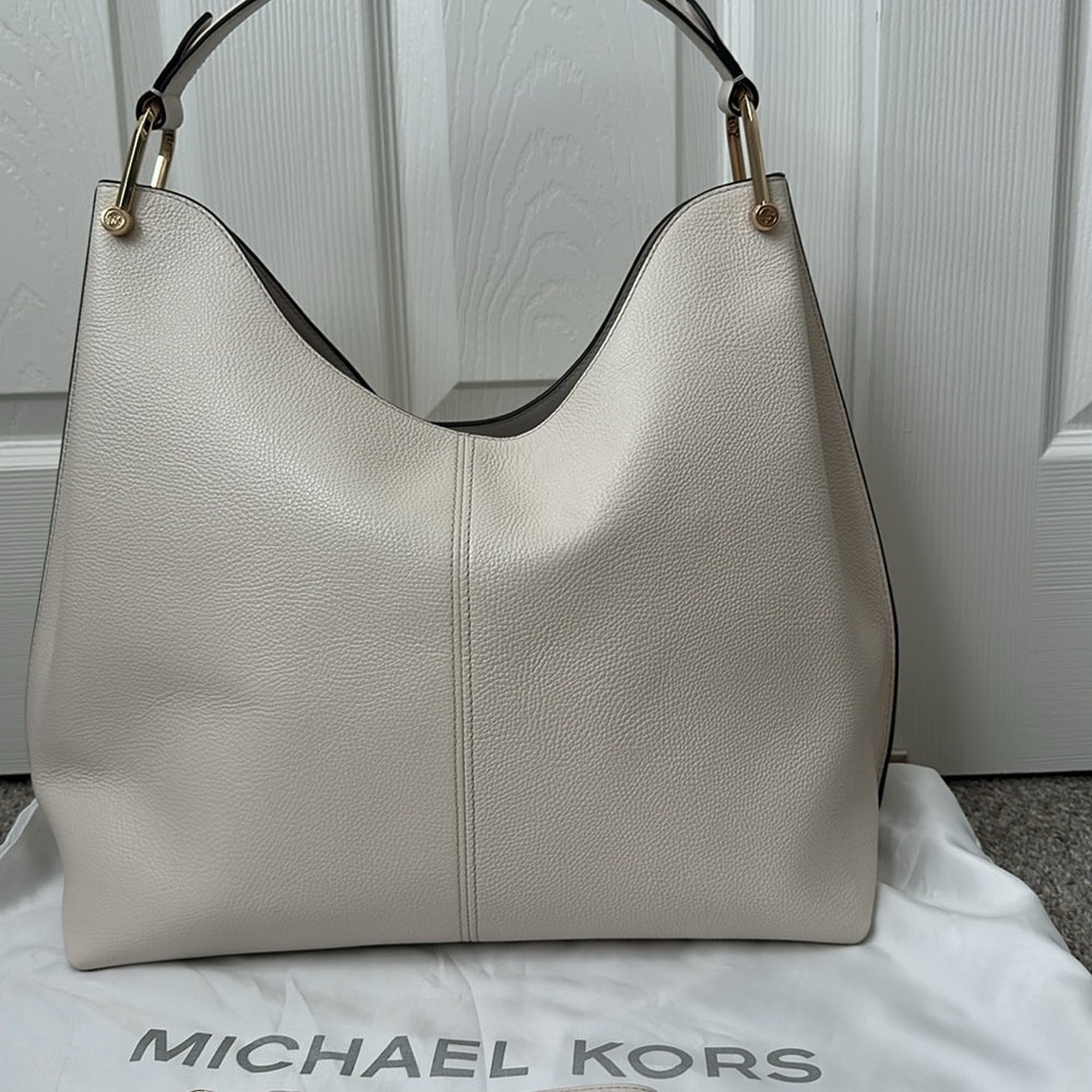 Michael Kors Cream Leather Shoulder Bag - Picture 3 of 6